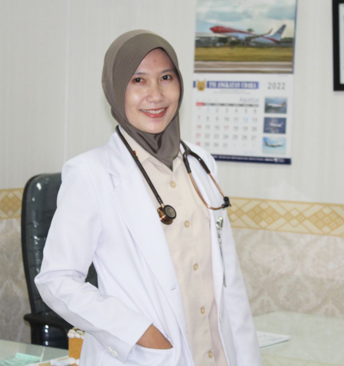 https://rsgmtniau.com/wp-content/uploads/2022/11/dr-putri.jpg
